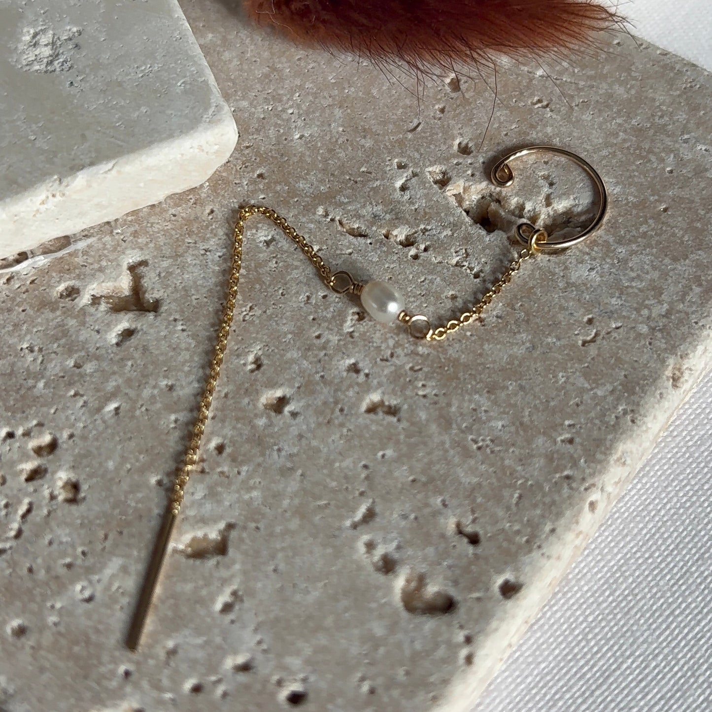 MARGOT - Earcuff chaine en Perles d'eau douce