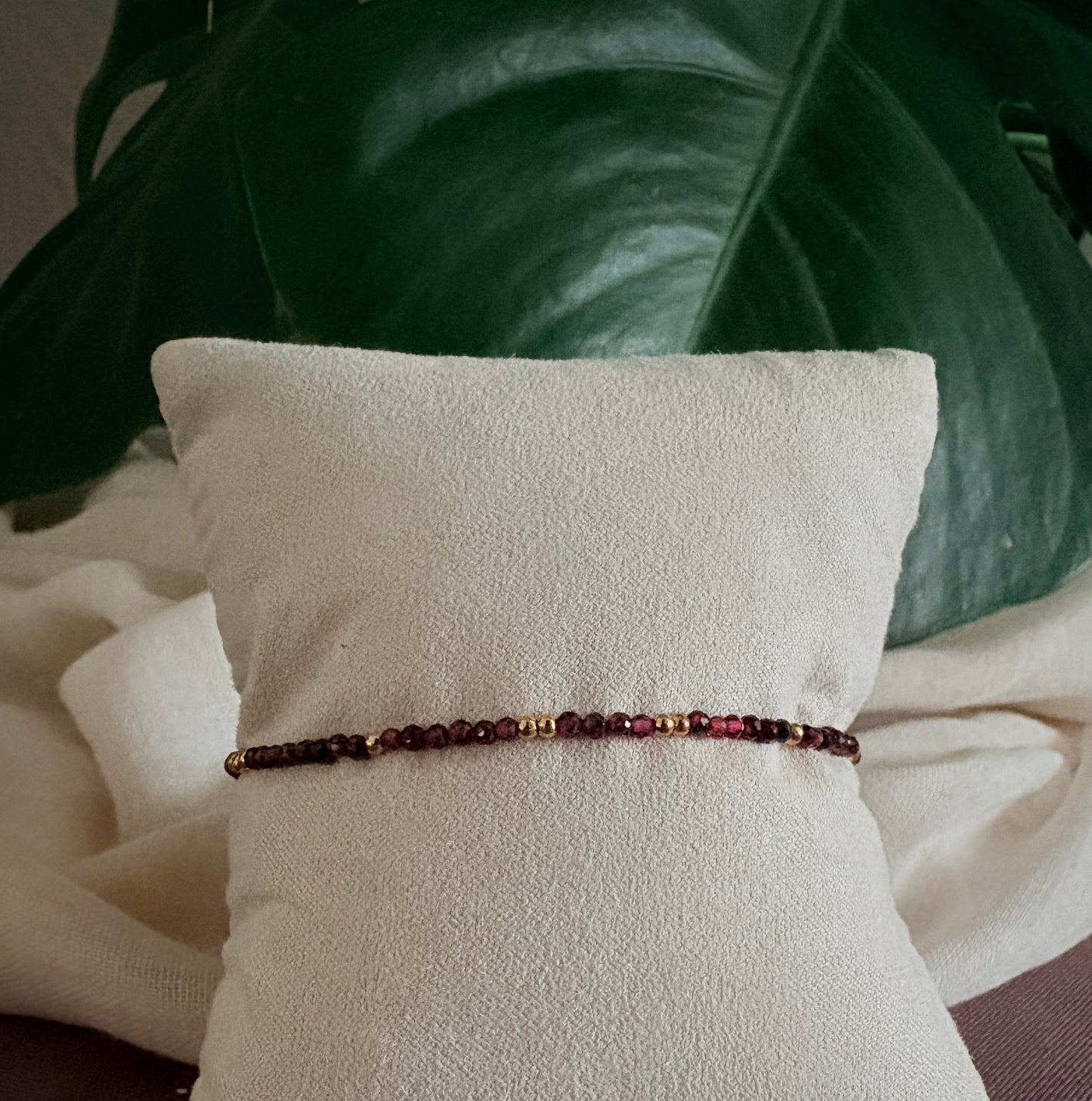 Bracelet fin en grenat