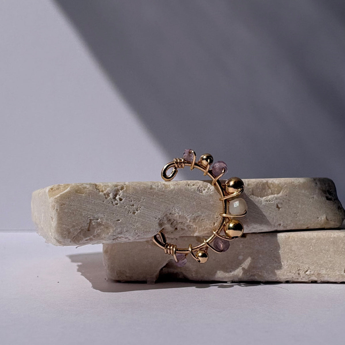 Earcuff Gold Filled, Amethyste et Nacre - Maison Roméo
