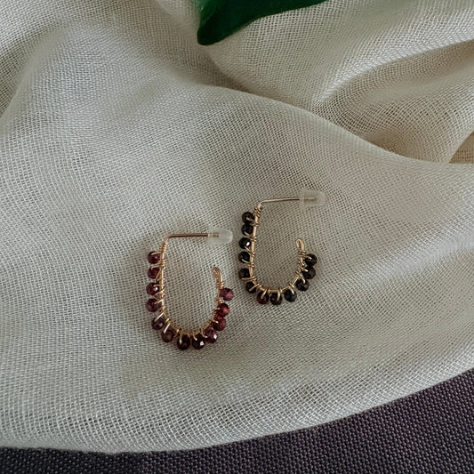 Boucles d'oreilles J en Grenat