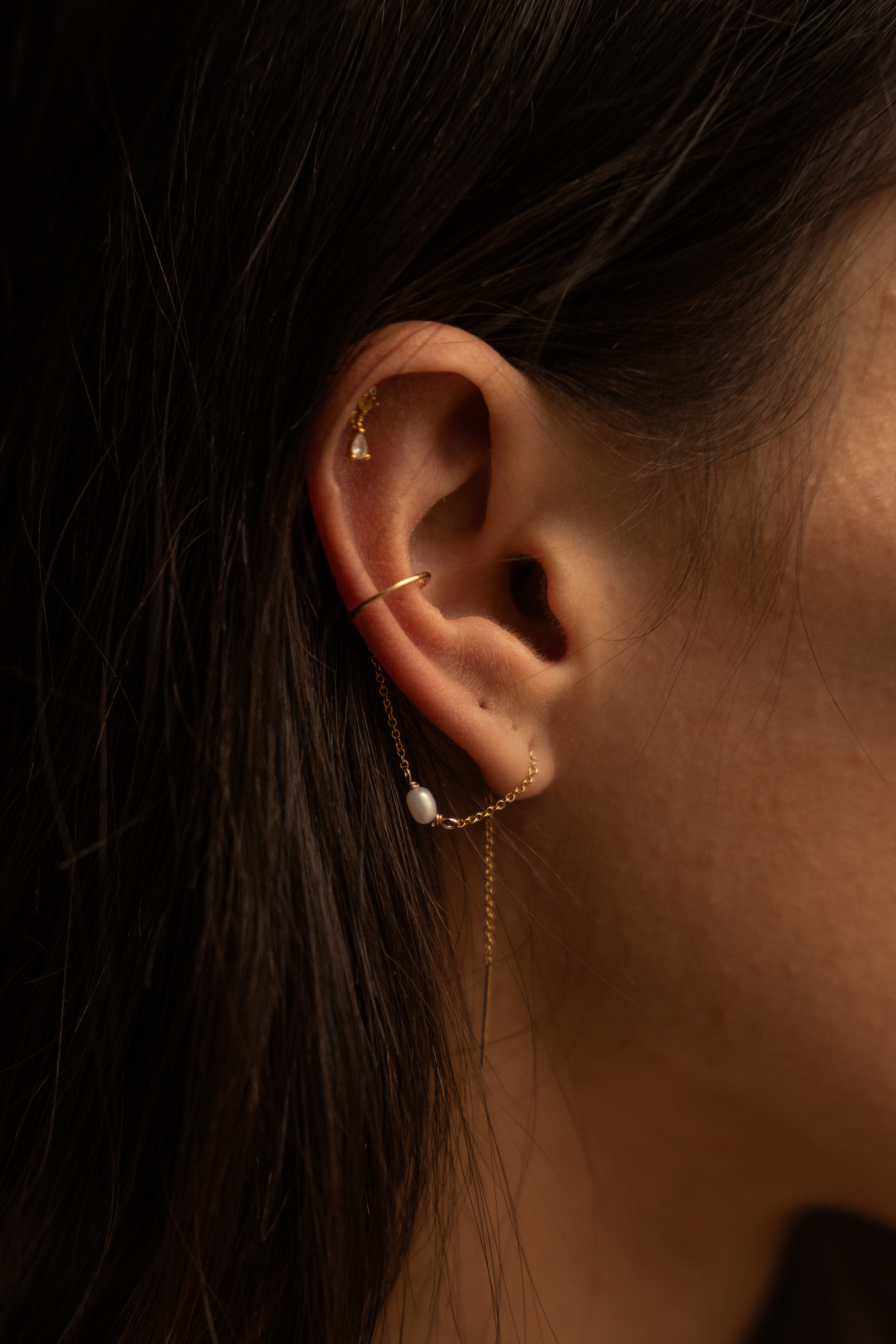 MARGOT - Earcuff chaine en Perles d'eau douce