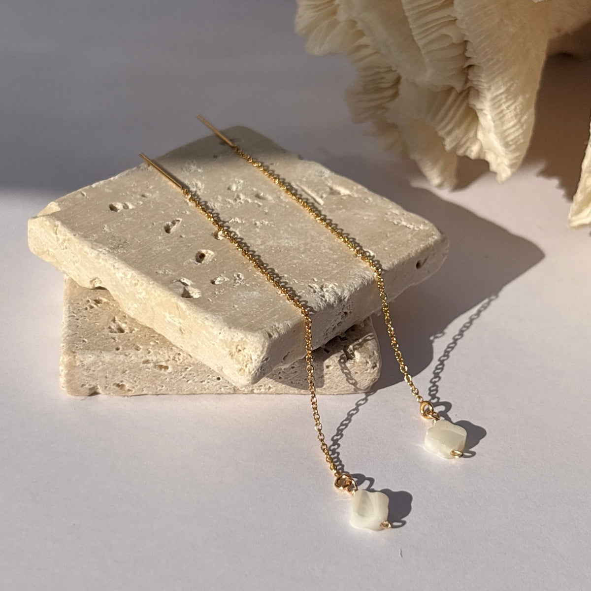 boucles d'oreille chaine alba trefle nacre - maison romeo
